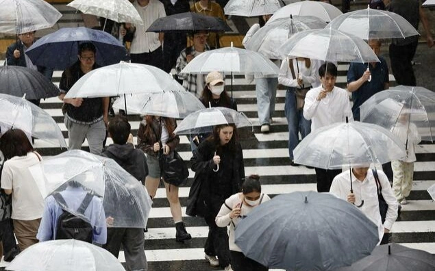 Japan’s real wages fall 2.8% in November, down for 11th straight month