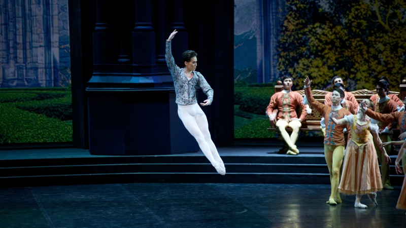 Astana Opera rings in the New Year with Swan Lake debuts Astana Opera rings in the New Year with Swan Lake debuts