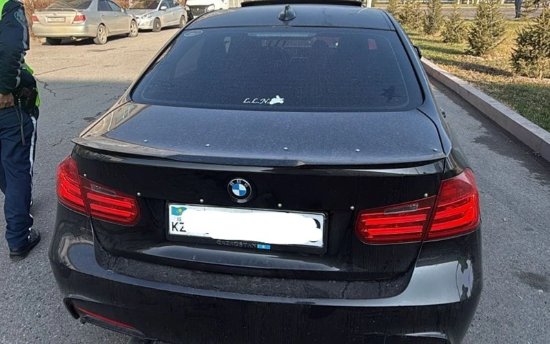 Водитель в Жамбылской области решил не регистрировать авто и повесил чужие номера