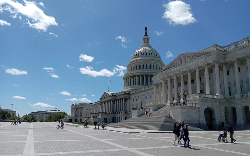 Сенат США продвигает законопроект, ограничивающий применение силы Трампом в Венесуэле