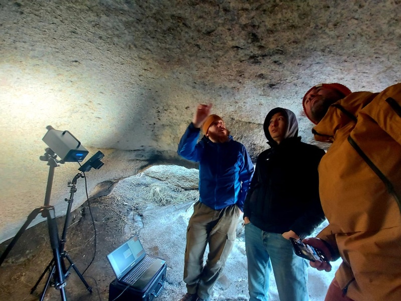 东哈州学者完成中亚最大岩画群全息数字化记录