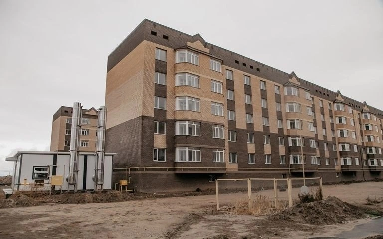 Строительство 24 домов, начатых семь лет назад, до сих пор не завершено в Атырау