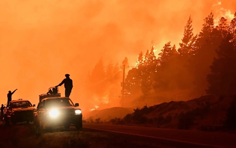 Тысячи туристов эвакуированы из-за лесных пожаров в Аргентине
