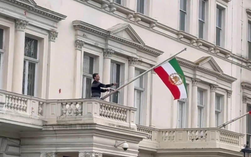 Иран вызвал посла Великобритании из-за снятия флага над посольством в Лондоне