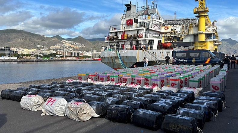 Полиция Испании изъяла крупнейшую партию кокаина в море