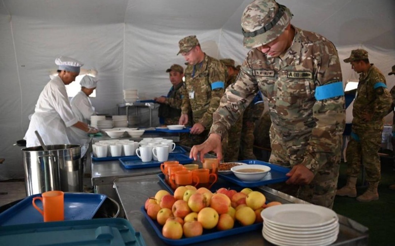 Áskerı qyzmetshilerdiń azyq-túlik úlesiniń quny artty