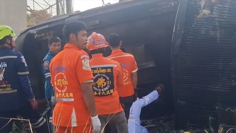  Тайландта құрылыс кранының пойыз үстіне құлауы 