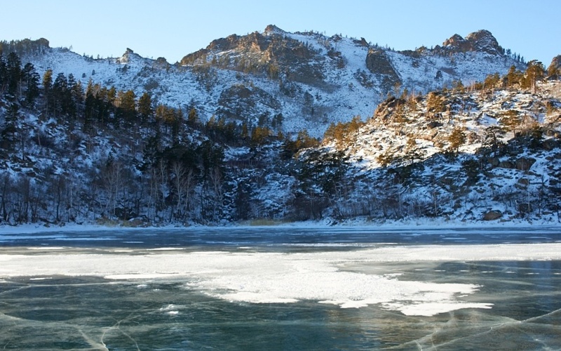 托莱格尔湖:冬日里的天然露天滑冰场走红网络 托莱格尔湖:冬日里的天然露天滑冰场走红网络