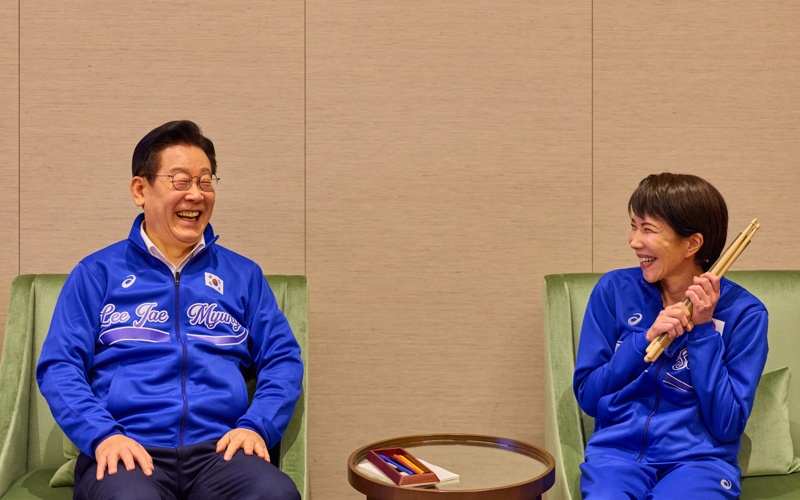 South Korean President gifts Japan's Sanae Takaichi with drum set