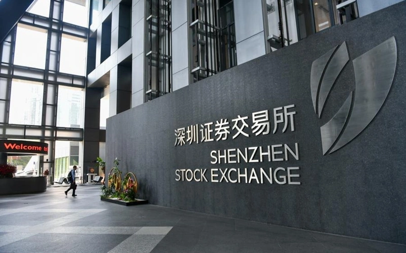 Китай запустил первую ИИ-модель для анализа влияния погоды на фондовый рынок