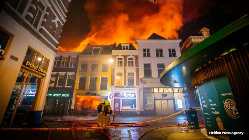 Nıderlandydaǵy Ýtreht qalasynda bolǵan jarylys órtke ulasty