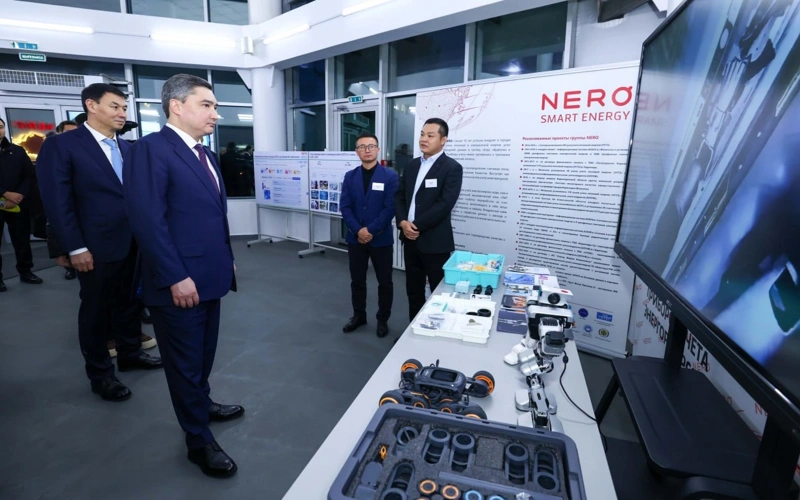 Олжас Бектенов проверил исполнение поручений Президента по развитию высокотехнологичных производств на территории СЭЗ «ПИТ «Алатау» в Алматы