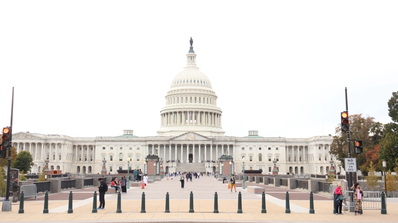 Сенат США разрешил Трампу использовать военную силу против Венесуэлы