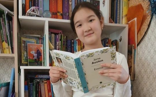 Астанада 11 жастағы оқушы төрт тілде 853 кітап оқыған