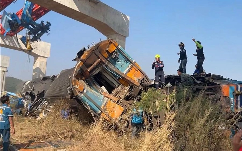 31 killed after crane collapse derails train in Thailand
