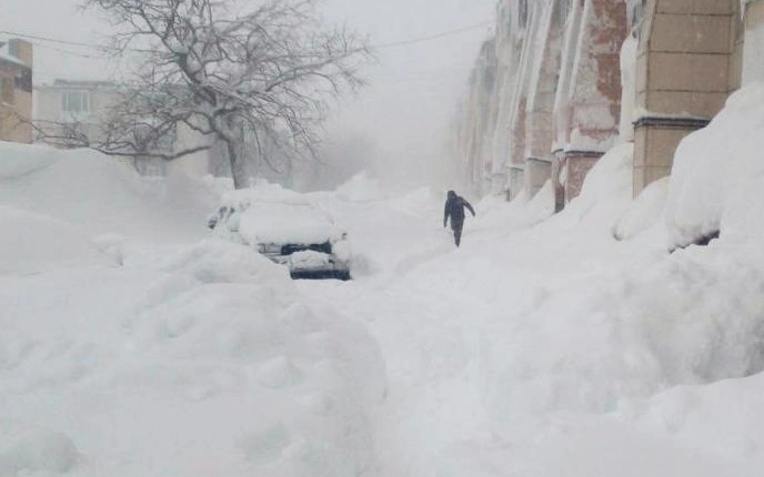 Жители некоторых домов на Камчатке заблокированы в подъездах после циклона