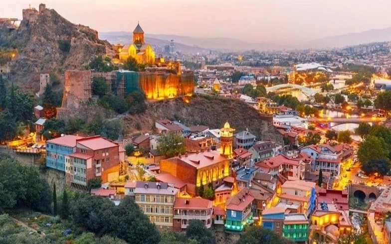 Казахстан вошел в топ-10 стран по числу визитов в Грузию в 2025 году