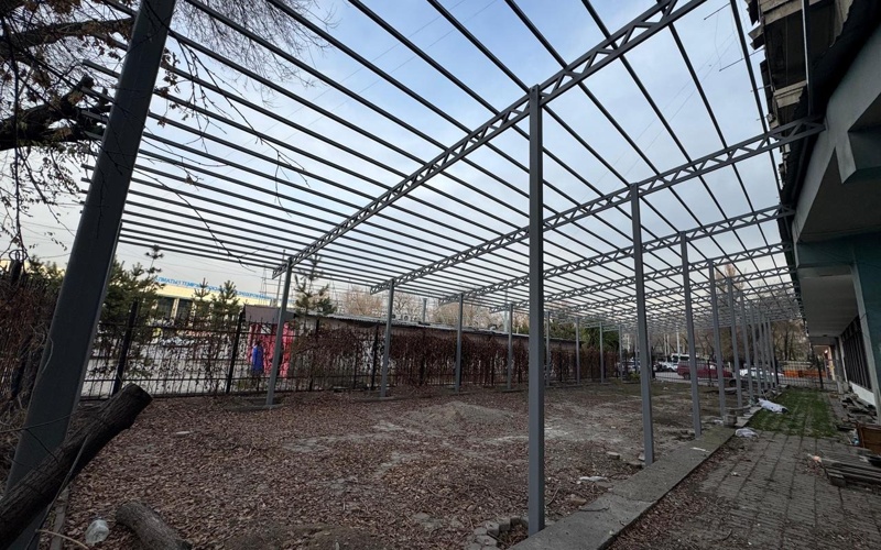 Алматыда тағы бір заңсыз құрылыс нысаны бұзылды