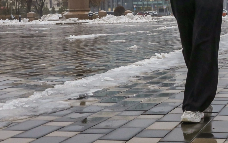 Some 200 people injured after slipping on ice in Atyrau in one day