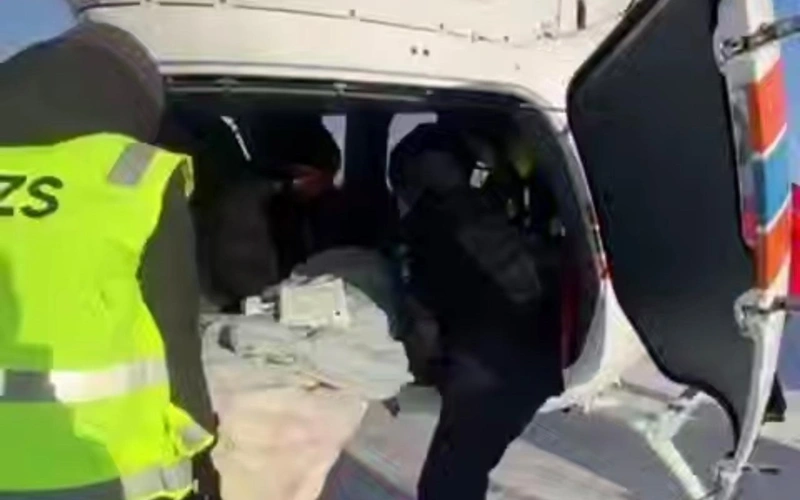 Вертолет МЧС экстренно доставил пациента в Павлодар