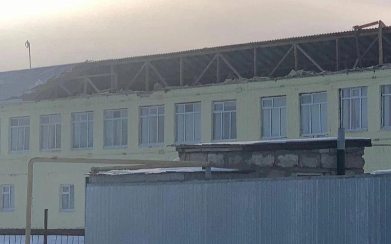 Сильный ветер сорвал крышу школы в Актюбинской области