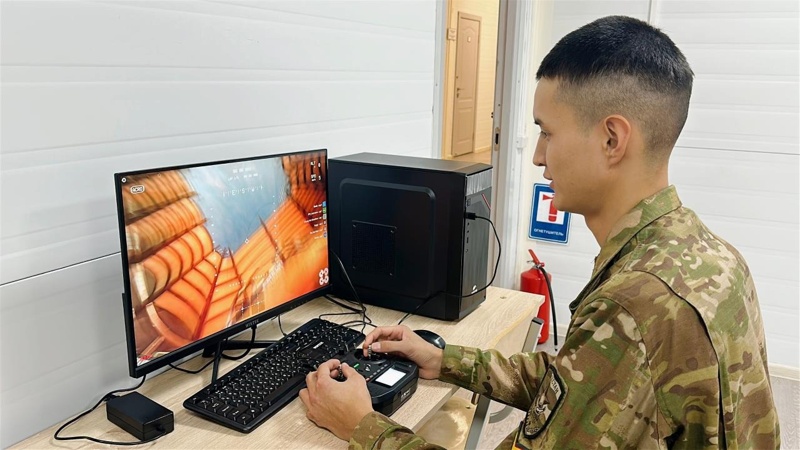 Áskerı ınstıtýtta ushqyshsyz ushý apparat mamandaryn daıarlaıtyn mektep ashyldy