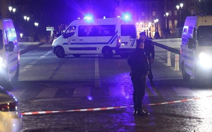 В Париже в квартире на пятом этаже обрушился пол, более 20 пострадавших