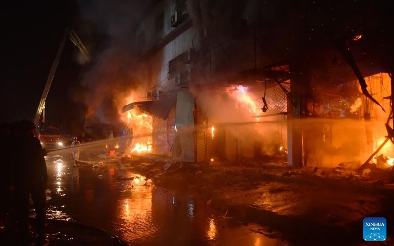 Death toll from shopping mall fire in southern Pakistan rises to 14