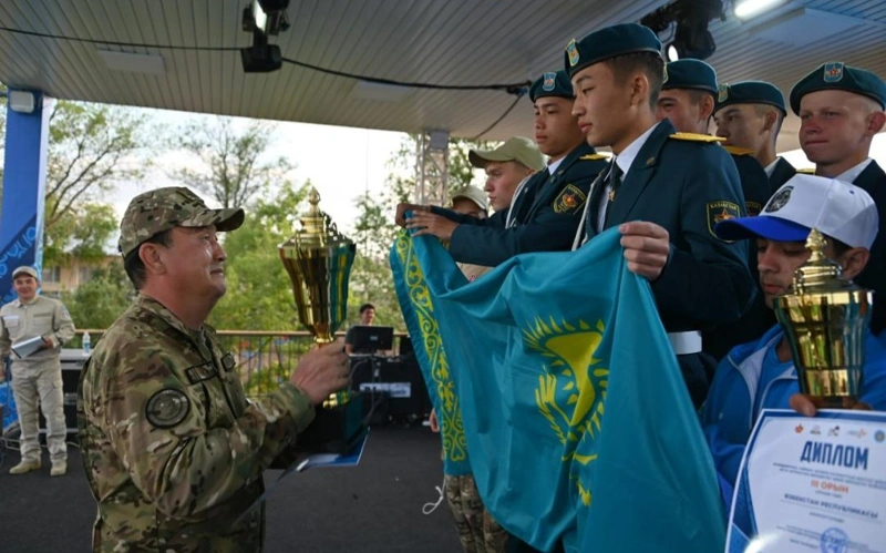 19 qańtar — Tárbıe qurylymdary ofıtserleriniń kúni