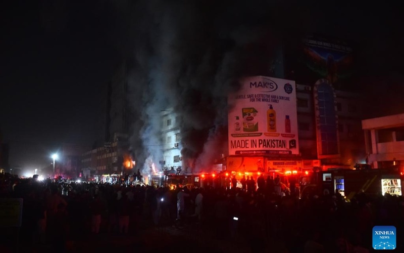 Death toll from shopping mall fire in southern Pakistan rises to 14