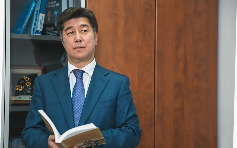 Álıhan Báımenov