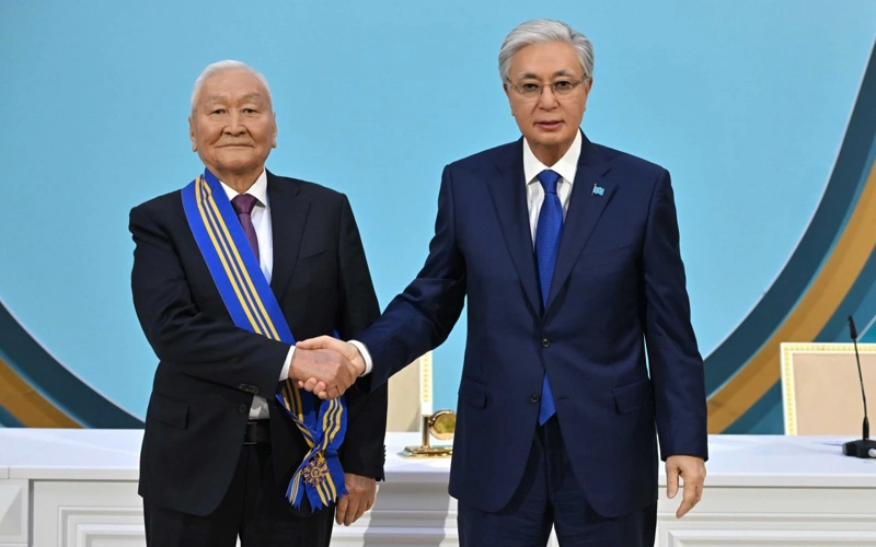 Prezıdent bir top azamatty memlekettik nagradamen marapattady