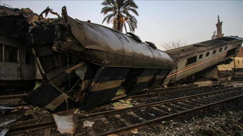 Spain declares 3 days of mourning in wake of deadly high-speed train crash