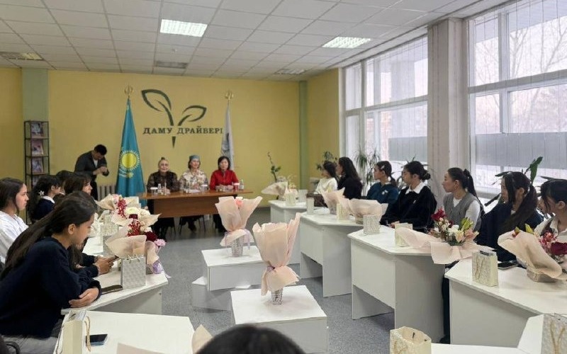 Астанада студенттер мен оқушылар бірігіп, иіссу өндіретін болды