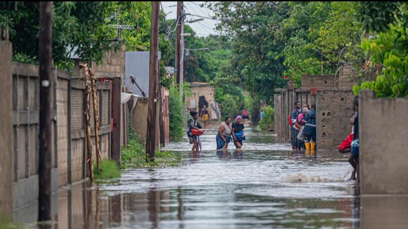 Mozambıkte tasqynnan 500 myńnan astam adam zardap shekti