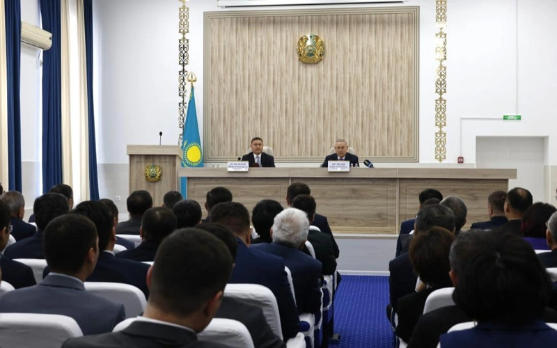 Beıbit Isabaev Kerbulaq aýdanynyń jańadan saılanǵan ákimin jergilikti aktıvke tanystyrdy