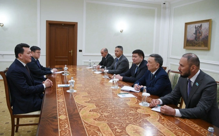 Ерлан Карин встретился с руководителями парламентских партийных фракций