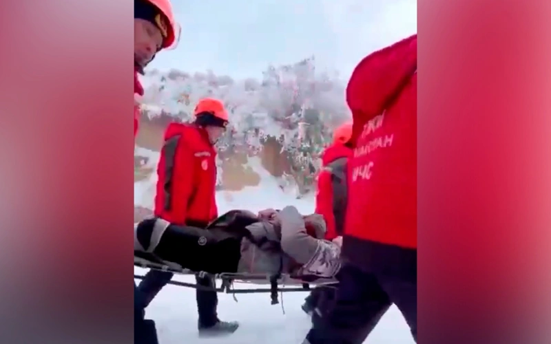 Туриста с переломом ноги спасли в горах под Алматы