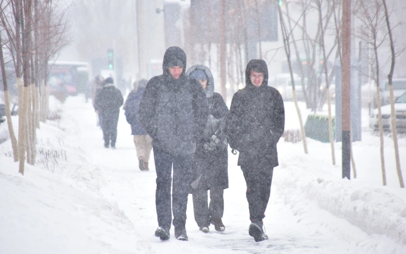 Kazakhstan braces for heavy snow, black ice, and fog 