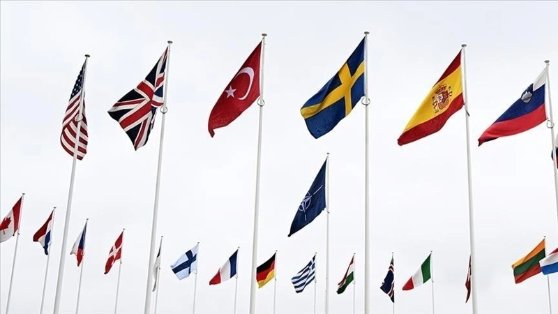 NATO Bas shtab bastyqtary Ýkraınadaǵy jaǵdaıdy talqylady