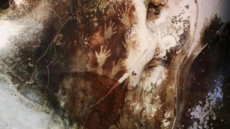 印尼发现6.78万年前洞穴手印 将世界最古老岩画前推约1100年