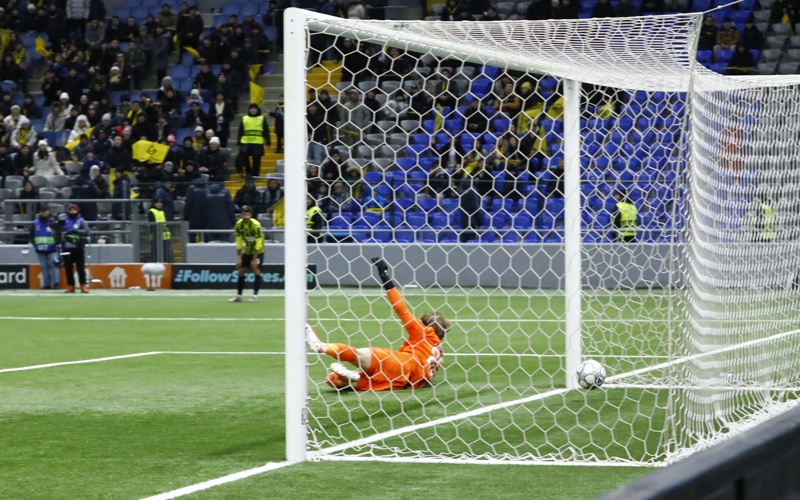 «Кайрат» забил гол во втором тайме «Кайрат» забил гол во втором тайме