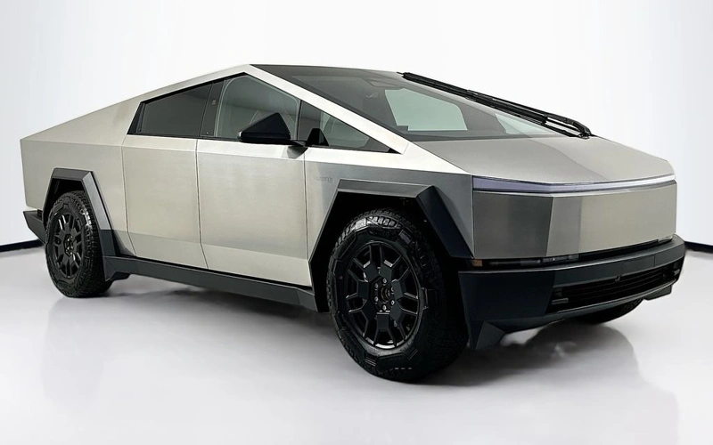 Tesla представила более доступную версию Cybertruck