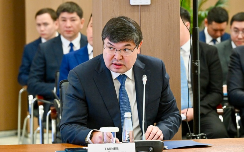 Автоматическое предзаполнение деклараций по НДС и &laquo;Цифровой НДС&raquo;: Олжас Бектенов провел совещание по налоговому администрированию 