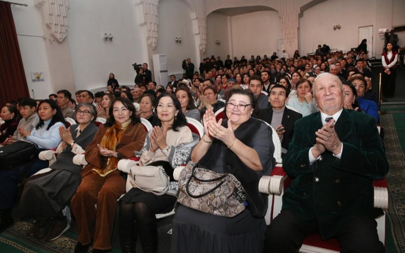 Ahmet Jubanovtyń 120 jyldyǵy: Almatyda «Ǵasyrlar pernesi» atty kontsert ótti Ahmet Jubanovtyń 120 jyldyǵy: Almatyda «Ǵasyrlar pernesi» atty kontsert ótti