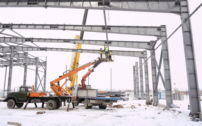 Túrkistan oblysynda kapsýlaly úıler men sendvıch-panel shyǵarylyp jatyr