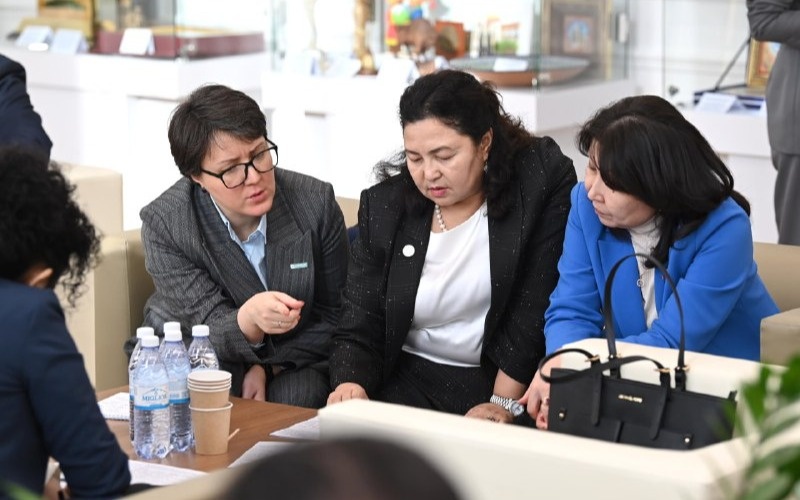 Конституционные поправки рассматривают в рабочих секциях комиссии