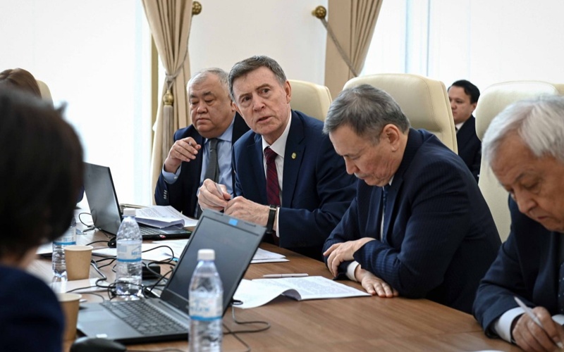 Конституционные поправки рассматривают в рабочих секциях комиссии