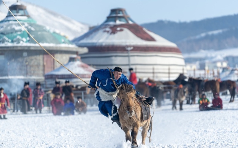 Моңғолияда «Жылқы күні» мерекесі өтті Моңғолияда «Жылқы күні» мерекесі өтті