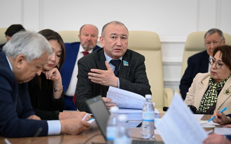 Конституционные поправки рассматривают в рабочих секциях комиссии